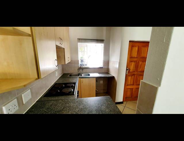 2 BEDROOM APARTMENT FOR SALE IN WILGEHEUWEL